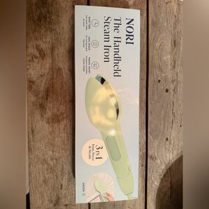 Nori Handheld Steam Iron in Green NWT